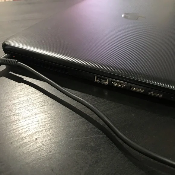 Black 15.6” HP Notebook touch i3-5005U 200GHz 8GB slow (for repair) - Picture 7 of 10